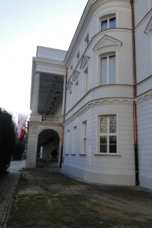 Pałac Lubomirskich w Warszawie - szczegóły oczyszczenia fasady budynku